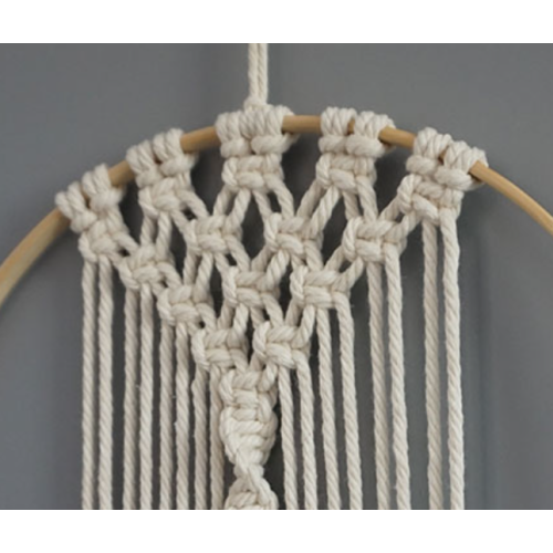 Dekorative Wandmakrame hängen